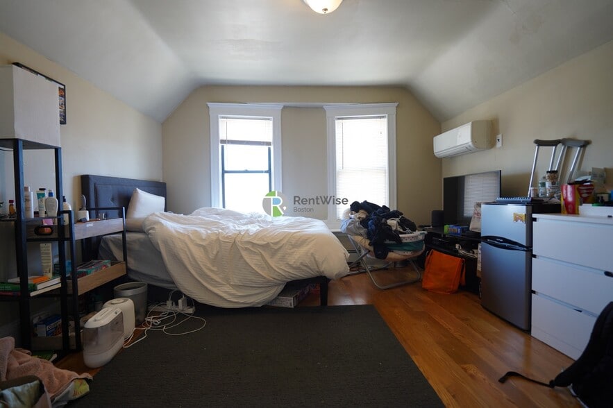 Building Photo - 52 Pearson Rd