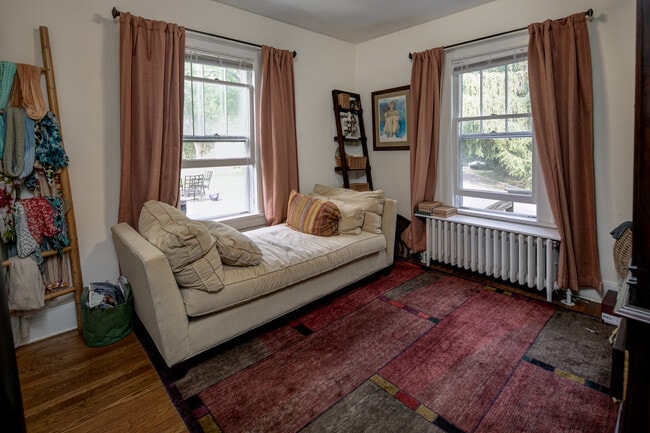 Building Photo - 10 Valley View Ave