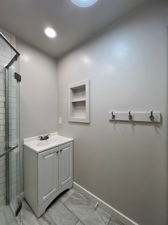 Building Photo - 316 Hardister Dr
