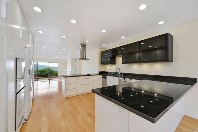 Building Photo - 102 Red Hill Cir