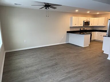 Building Photo - 8828 Hillside Way