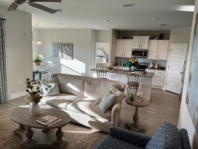 Building Photo - AVAILABLE IN NOVEMBER - Don't miss this op...