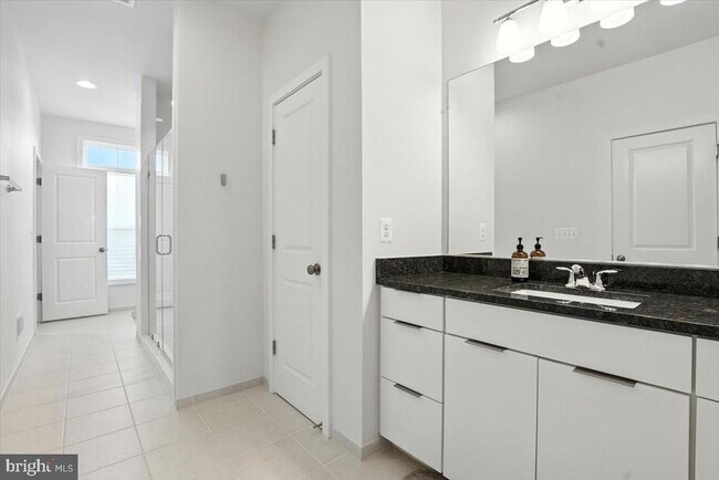 Building Photo - 23088 Lavallette Square