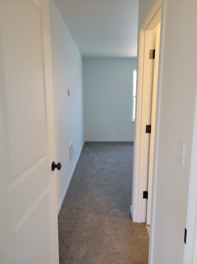 Building Photo - Beautiful 3 Bedroom Home