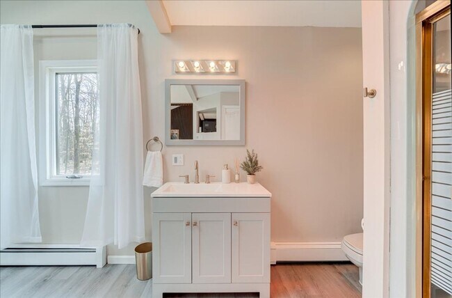 Building Photo - 441 Burlingham Rd