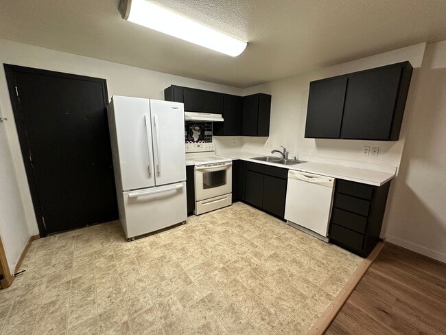 Building Photo - Single Level 3 Bedroom 2 Bath - 1 Car Garage - Lebanon