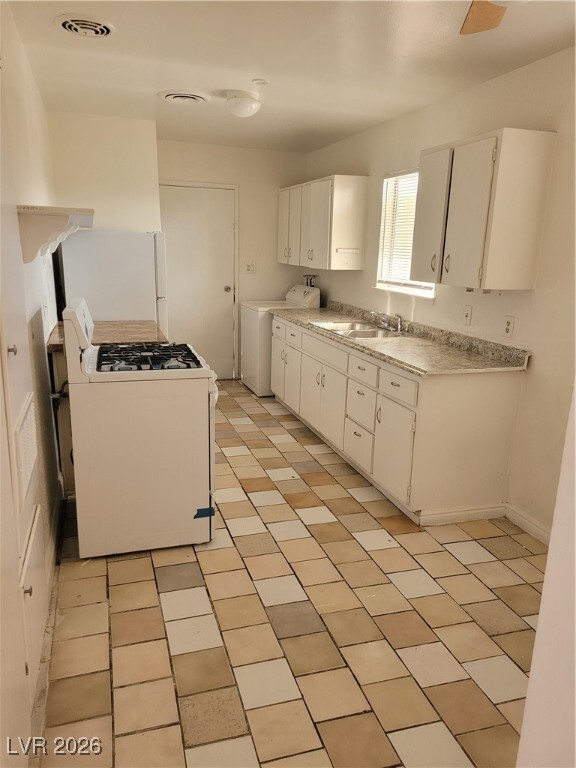 Building Photo - 2600 E Vana Ave