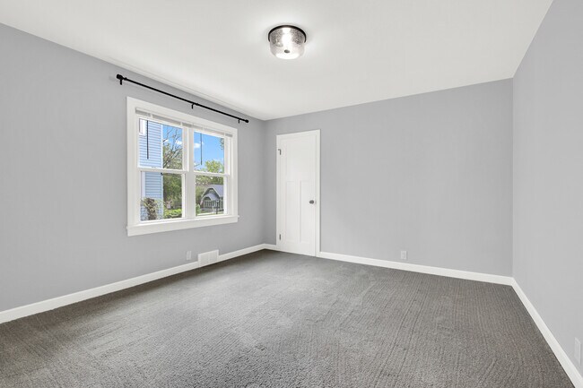 Building Photo - 1066 Poplar St