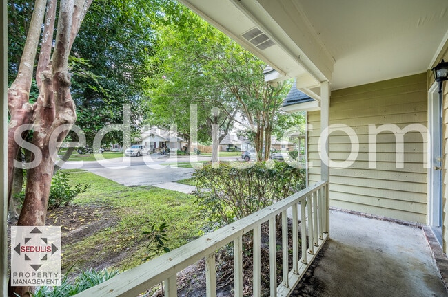 Building Photo - 801 Temple Rd