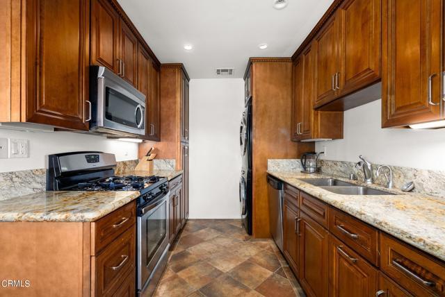Building Photo - 945 S Orange Grove Blvd