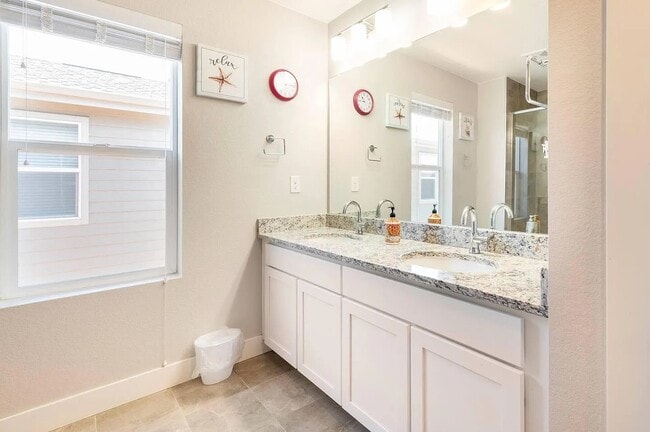 Building Photo - Stunning 3 bedroom home!