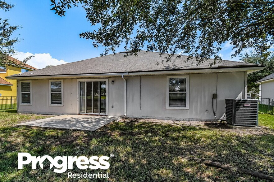 Building Photo - 14064 Fish Eagle Dr E