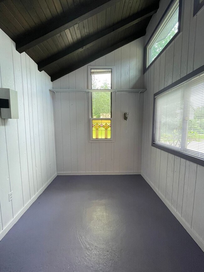 Building Photo - 3 Bedroom House Walking Distance to Purdue University