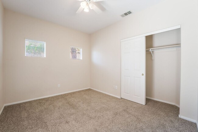 Building Photo - Beautiful Single Story Home with 3 Bedroom...