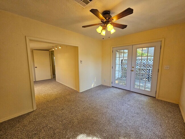 Building Photo - (2) Bed/(1) Bath in Core Norman Avail NOW! Video Tour!