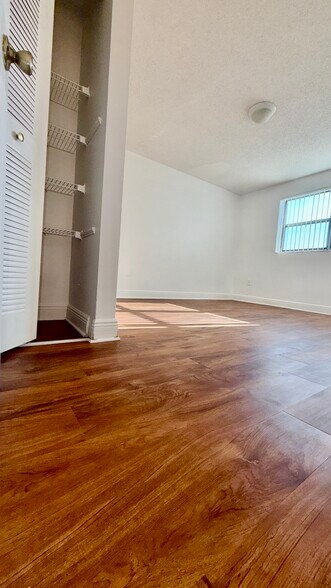 Building Photo - 9788 Nob Hill Ct