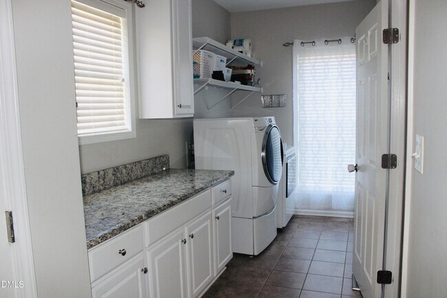 Building Photo - 1517 Wood Spring Ct