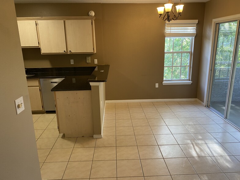 Dining - 1655 The Greens Way