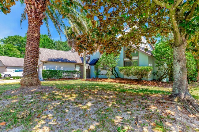 Building Photo - Prime Location Near Ravenel Bridge & Charl...