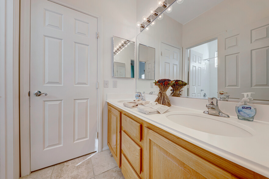 Jack & Jill Bathroom #2 - 8917 Canyon Springs Dr