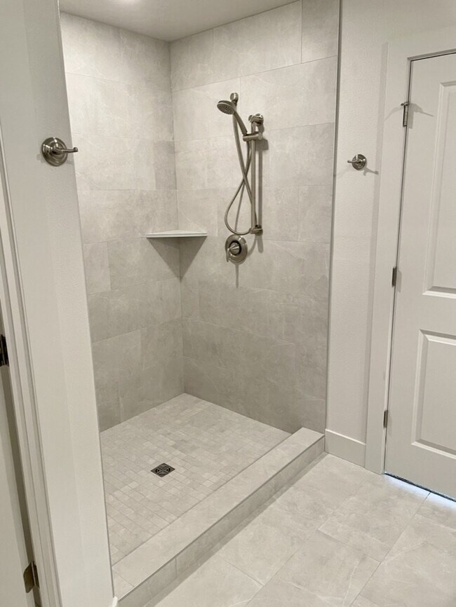Building Photo - "Spacious 4-Bedroom Home on East Caldera Street with 2.5 Baths and 2,498 Sq Ft of Comfort in Meri...
