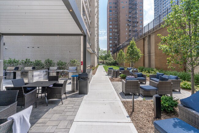 Building Photo - 3950 N Lake Shore Dr