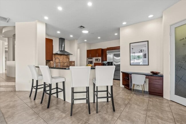 Building Photo - 50380 Vía Serenidad