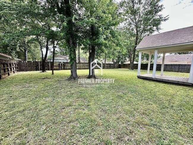 Building Photo - 6667 Amersham Dr