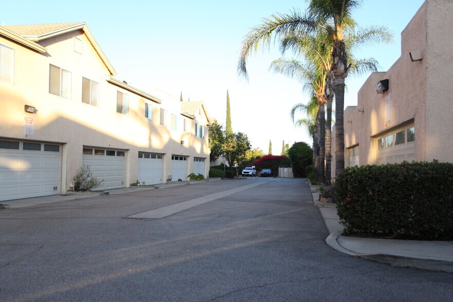 Building Photo - 11068 Sharp Ave