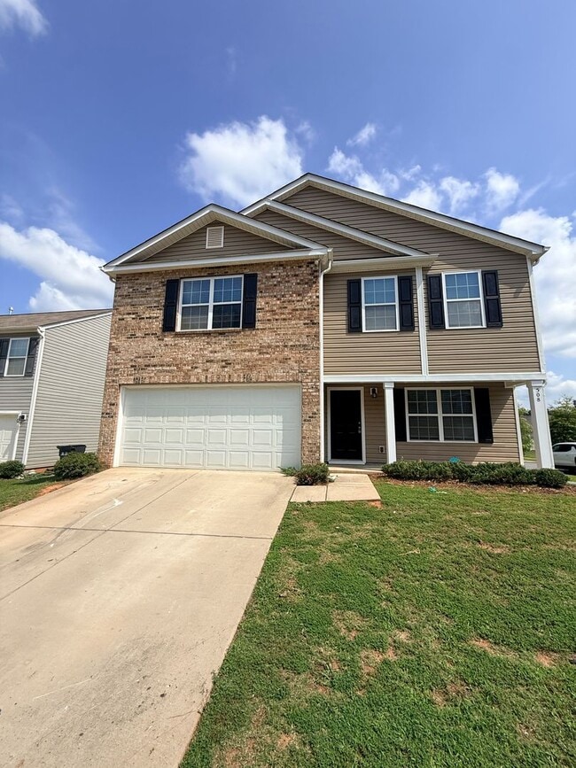 Building Photo - Beautiful Home minutes from the airport!