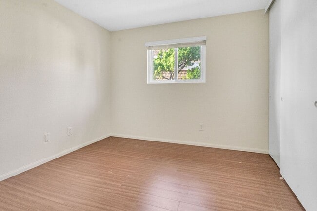 Building Photo - Spacious four bedroom in Prime UTC/UCSD Location! Available immediately!