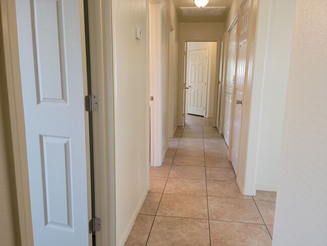 Building Photo - Single Story 3-Bedroom