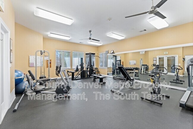 Building Photo - 8427 S Hoyt Way