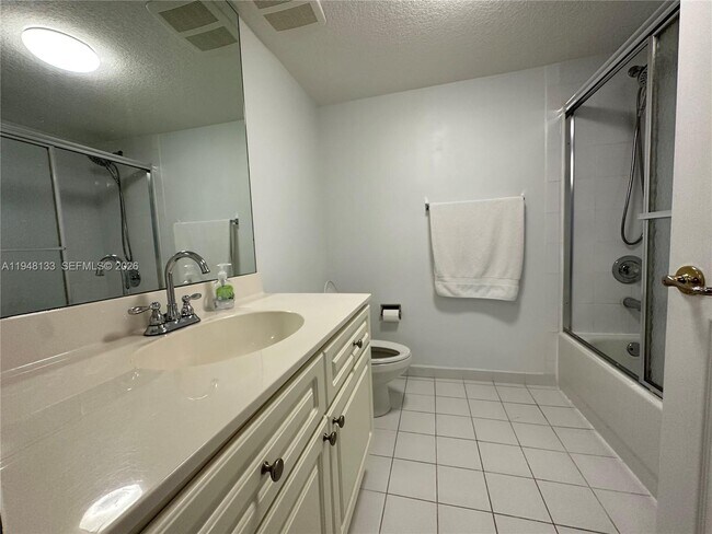 Building Photo - 17275 Collins Ave