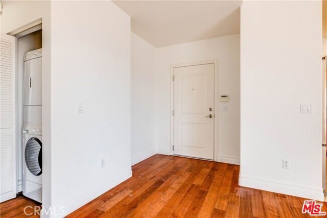 Building Photo - 917 S New Hampshire Ave