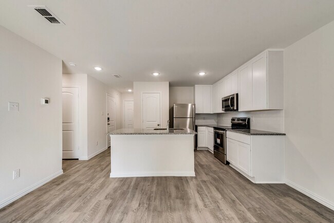 Building Photo - 123 Vista Rd