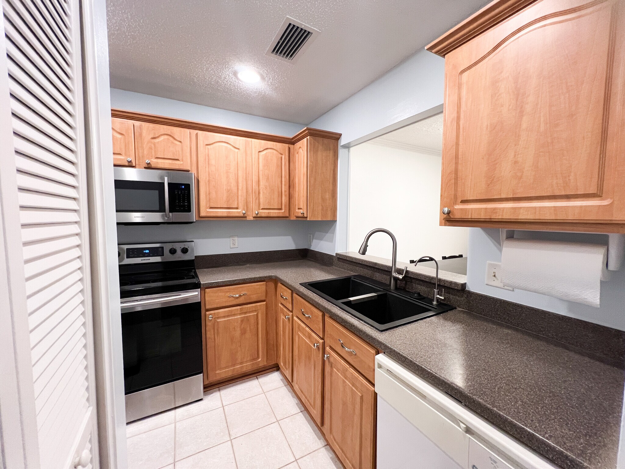 Building Photo - 7623 Baymeadows Cir W