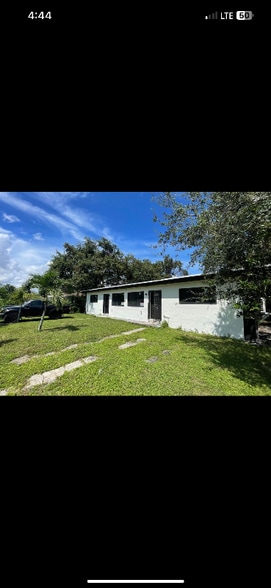 Building Photo - 1801 NW 93rd Terrace