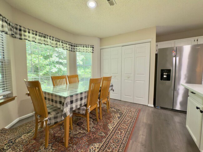 Building Photo - 4585 Village Park Dr E