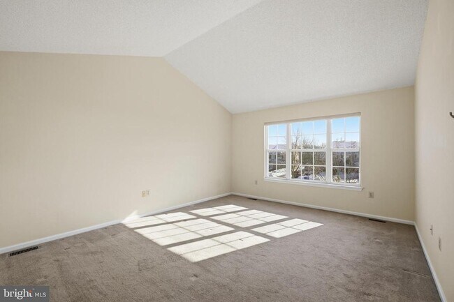 Building Photo - 56 Camellia Ct