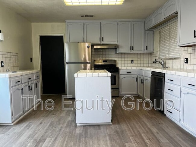 Building Photo - 1065 Lassen Dr