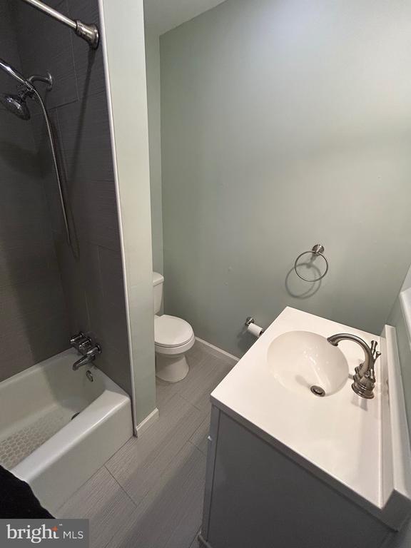 Building Photo - 336 Main St