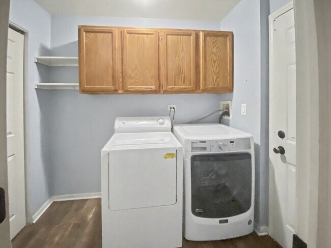 Building Photo - 1213 Pennsbury Ln