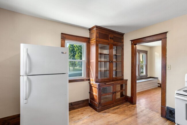 Building Photo - 209 Appleton St