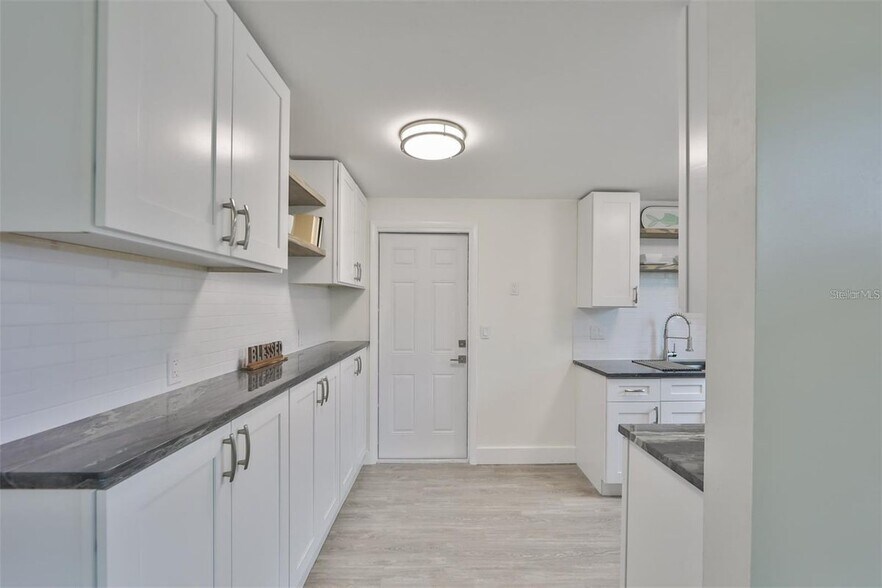 Building Photo - 2028 N Betty Ln