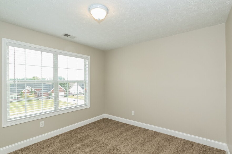 Building Photo - 370 Whitney Ln