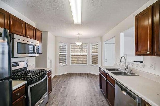 Building Photo - 6968 Foxmoor Way