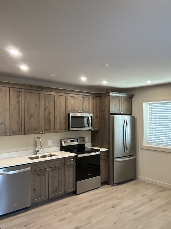 Building Photo - 4 Laurel Hill Dr