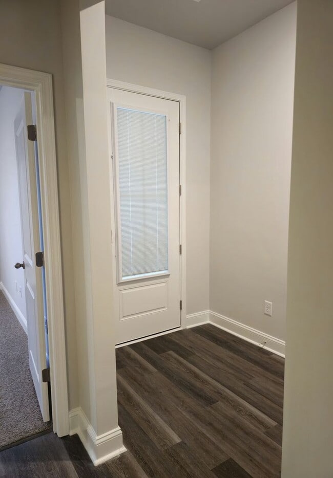 Building Photo - Live the Dream: Luxury Golf Course Living Awaits!