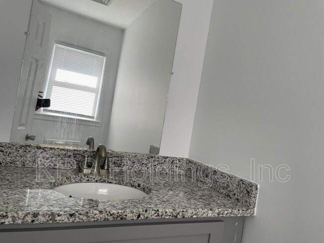 Building Photo - 816 Mullen Rd